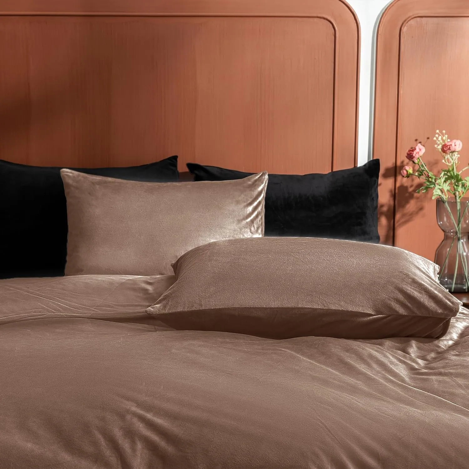 2 Pack Zippered Velvet Standard Pillowcases, Super Soft and Cozy Luxury Fuzzy Flannel Pillow Cases with Zipper, 20x26 Inches, Brown