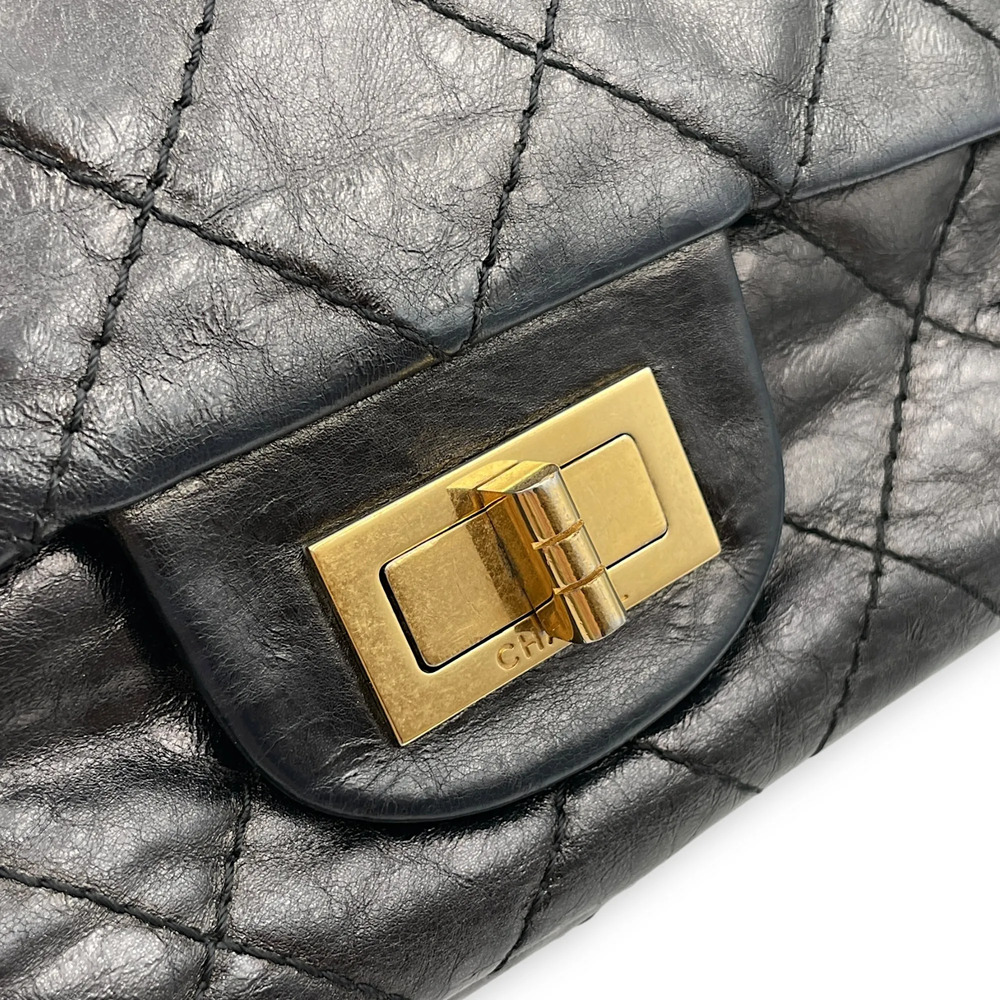 2.55 Reissue (31cm) Black Shoulder Bag in Distressed Leather, Gold hardware