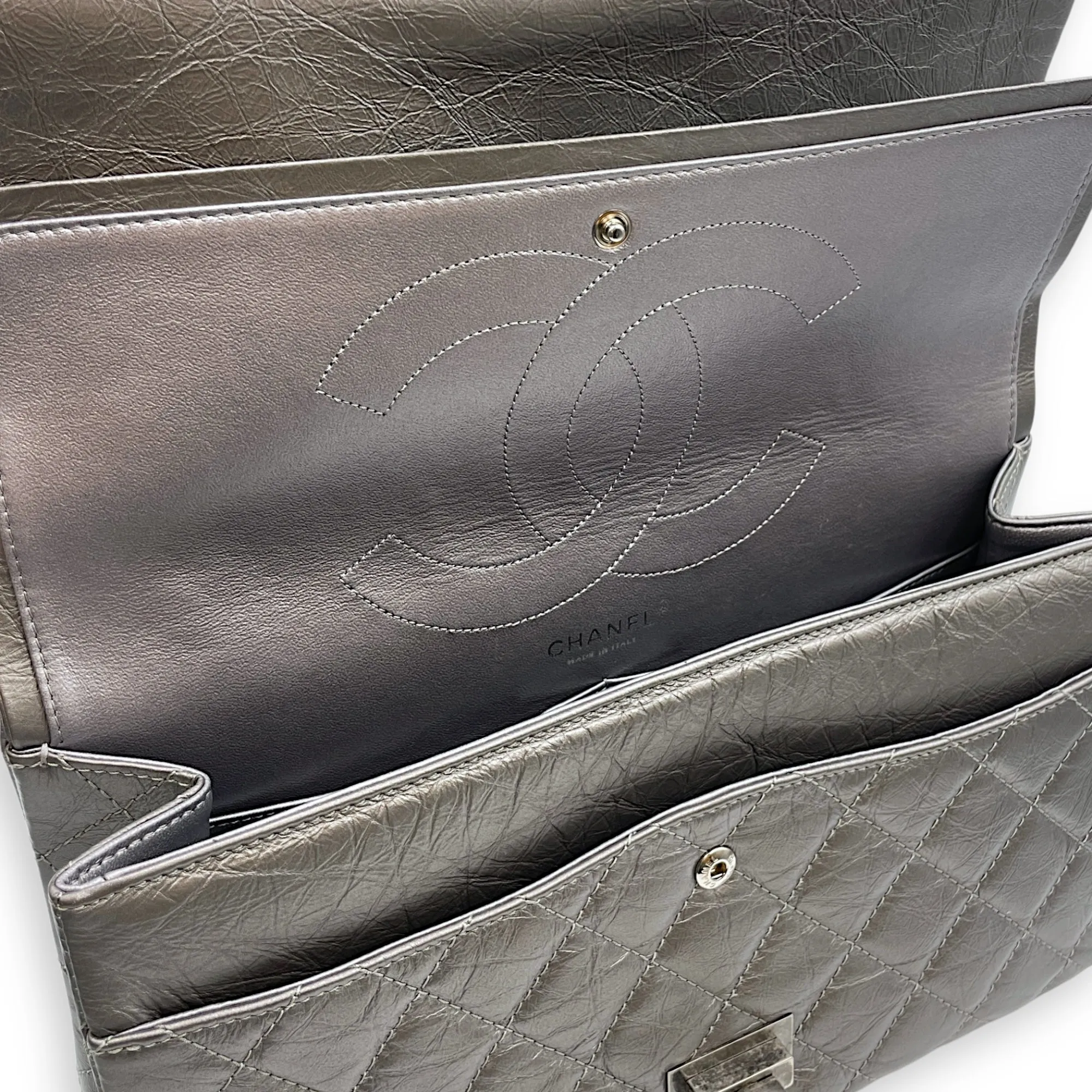 2.55 Reissue Silver Shoulder Bag in Distressed Leather, Ruthenium hardware
