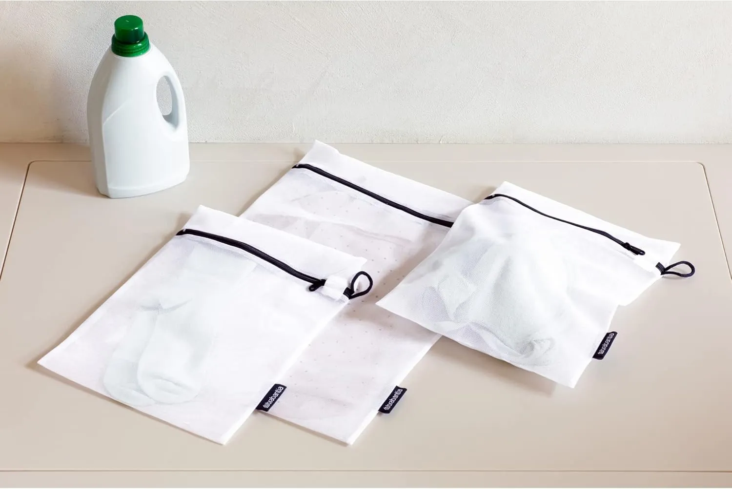 Brabantia 3-Pack Mesh Zip Up Laundry Bags (White) for Washing Machine Delicates, Face Masks, Socks, Bras (1 x Medium, 2 x Small) Organizer, Travel Bags