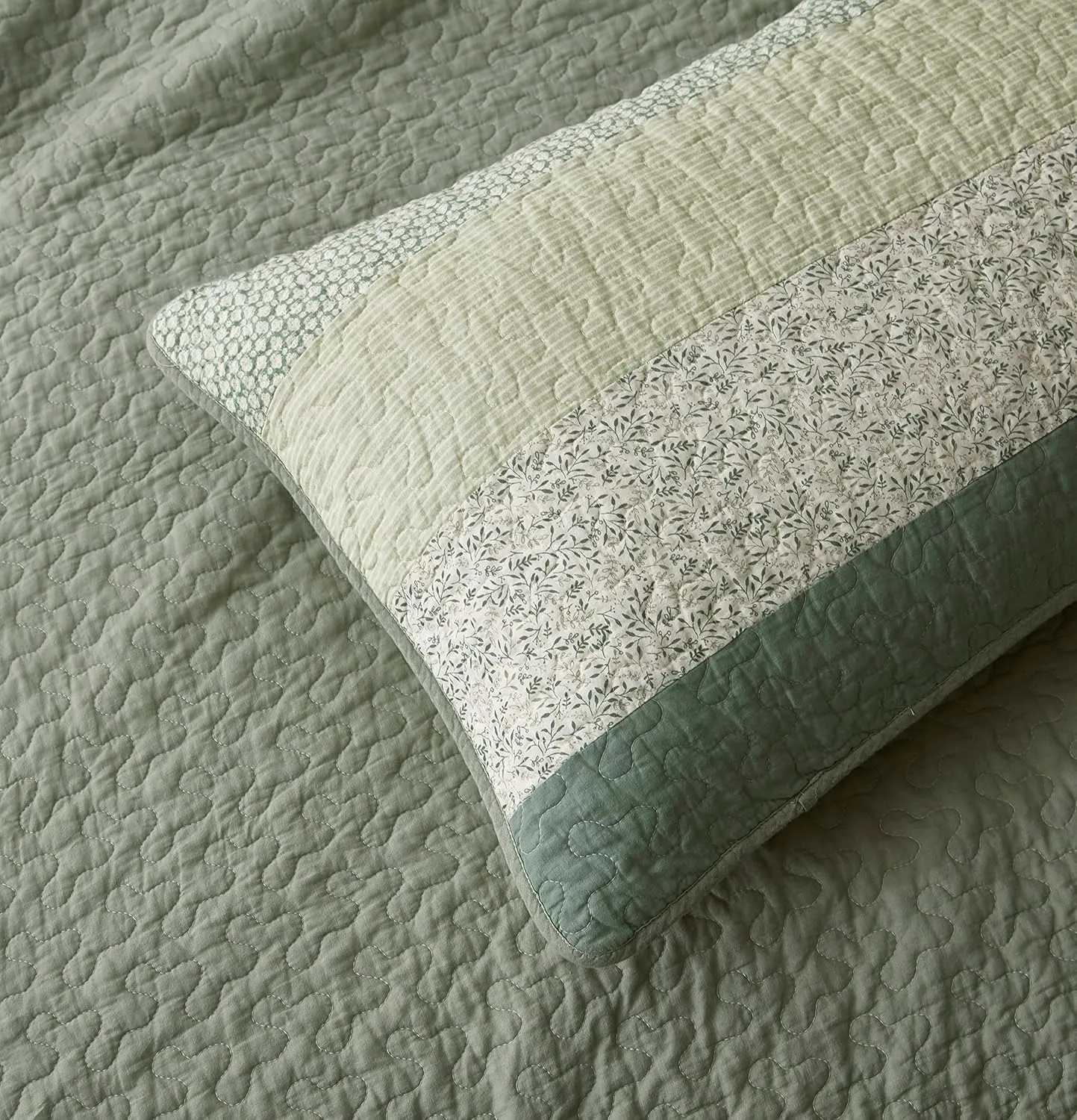 Chezmoi Collection Reed 3-Piece Chic Patchwork Striped Quilt Set - Green Floral Coverlet - Pre-Washed Cotton Lightweight Reversible Bedspread, Oversized King Size