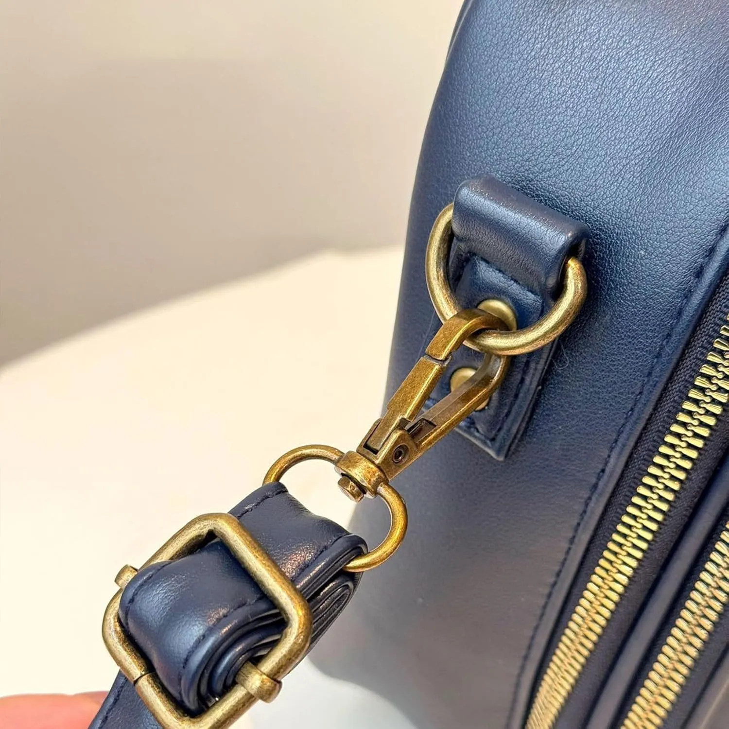 Collaboraten1 Crossbody Leather Bag, Urvash Crossbody Leather Anti Theft Bag for Women Travel