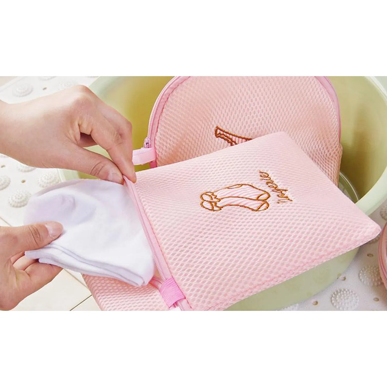 Haven Zippered Mesh Laundry Clothes Washing Bags - Pack of 5, White or Pink