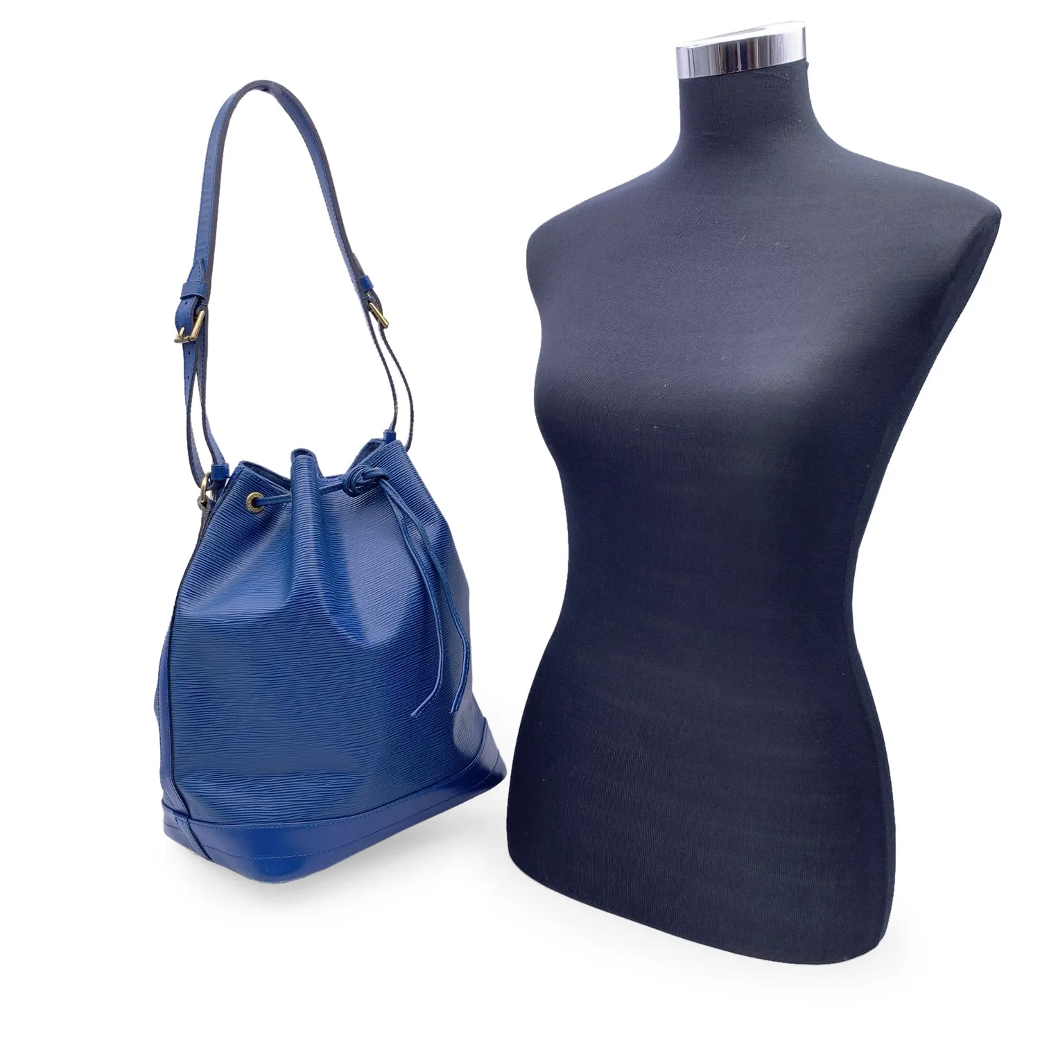 LOUIS VUITTON Vintage Blue Epi Leather Noe Noe Bucket Shoulder Bag