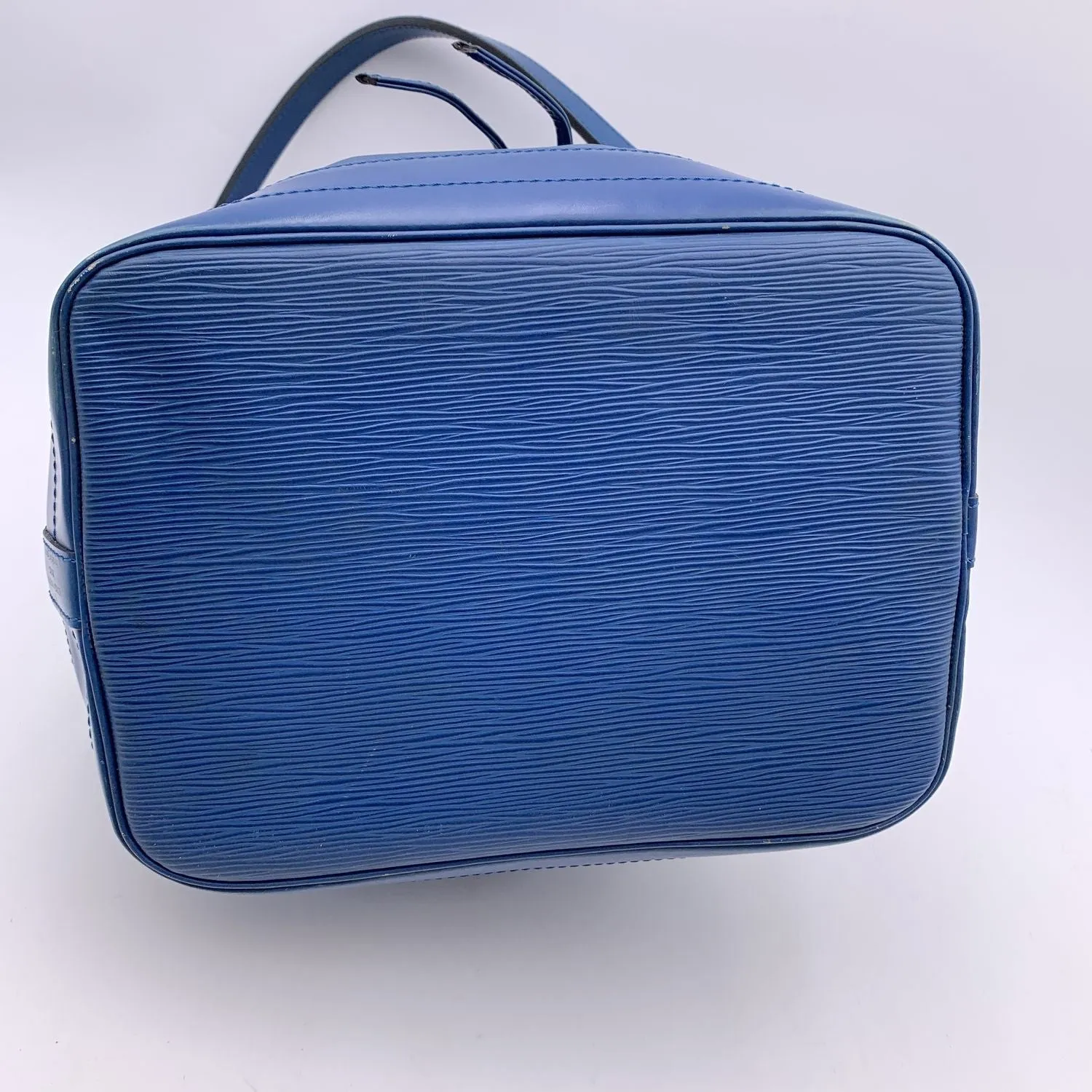 LOUIS VUITTON Vintage Blue Epi Leather Noe Noe Bucket Shoulder Bag