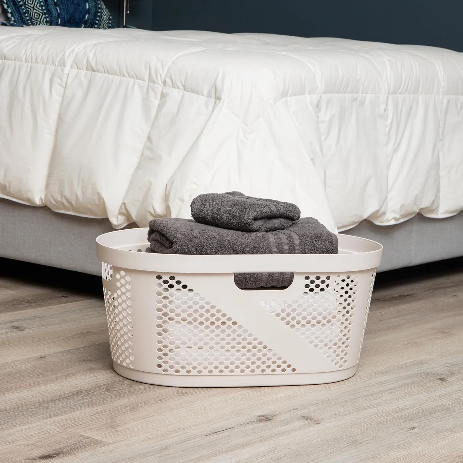 Mind Reader 40L Laundry Basket, Clothes Hamper, Ventilated, Plastic, 23"L x 14.5"W x 10.5"H, Set of 2, Ivory