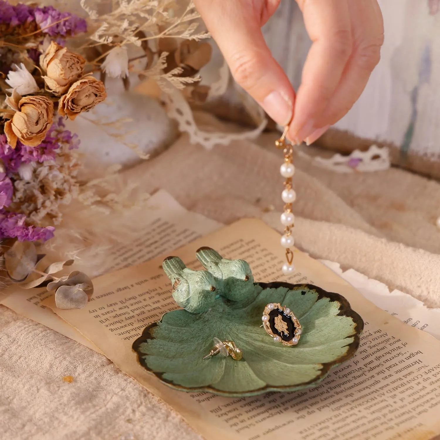 NIKKY HOME Antique Jewelry Dish, Decorative Jewelry Tray with Bird, Shabby Chic Small Trinket Dish, Metal Ring Holder for Wedding Gifts for Women Girl