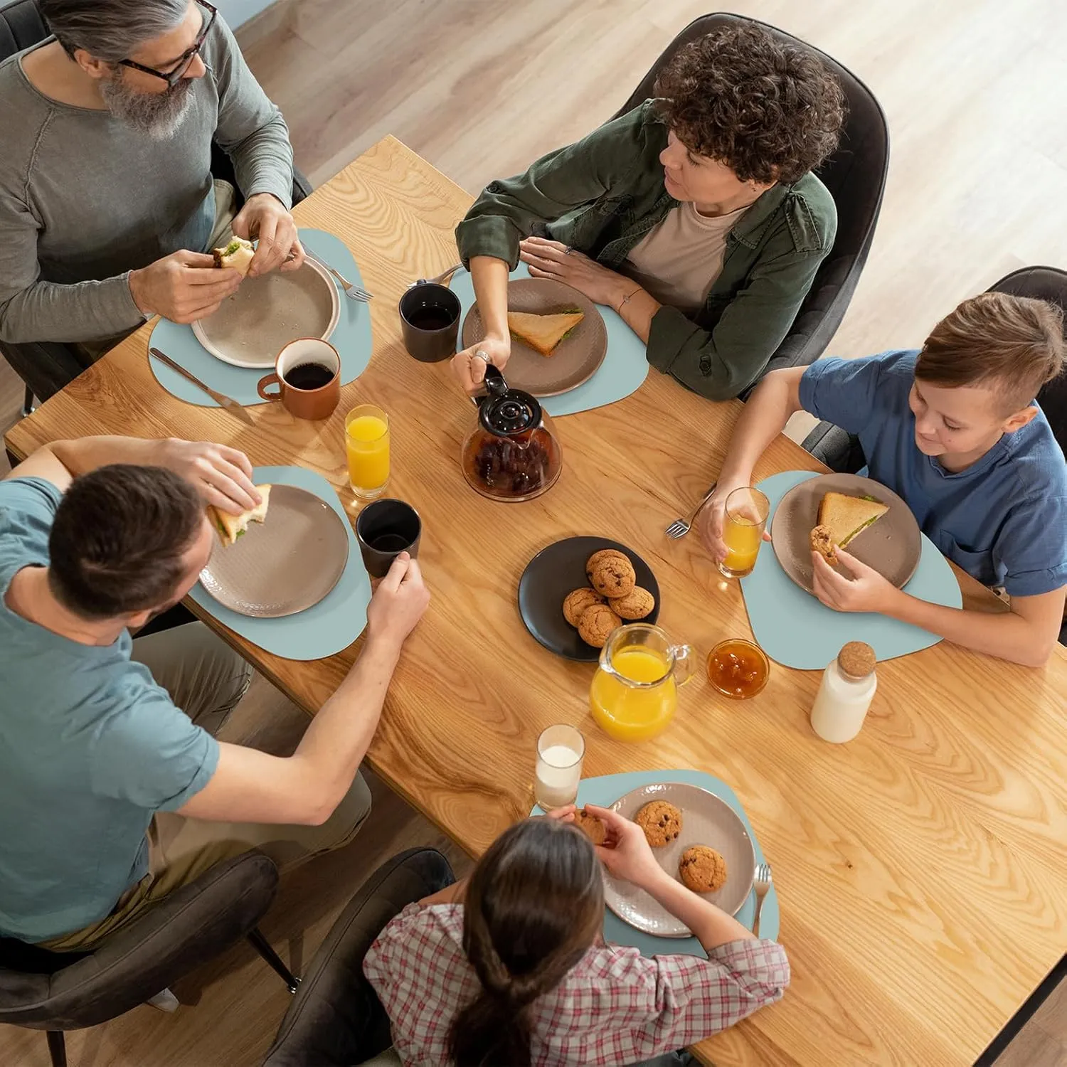 Placemats for Dining Table Set of 6, Heat Resistant Leather Placemats Double Layer, Soft Waterproof Round Table Mats Easy to Clean for Kitchen Dining Room Coffee Office Table, Aqua Green