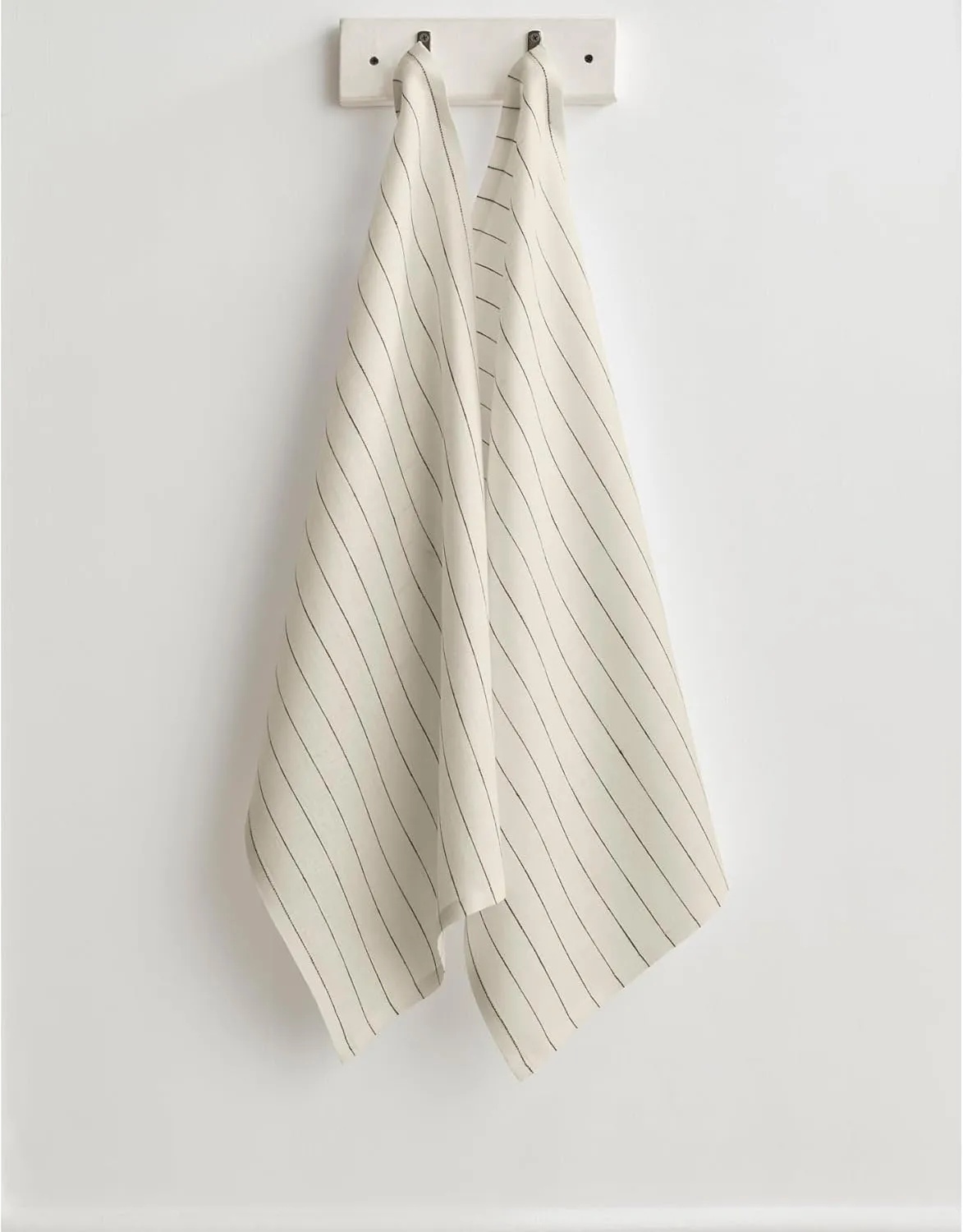 Solino Home Ivory and Black Linen Kitchen Towels Set of 2-100% Pure Linen Pinstripe Kitchen/Tea Towels 17 x 26 Inch - Machine Washable and Handcrafted from European Flax