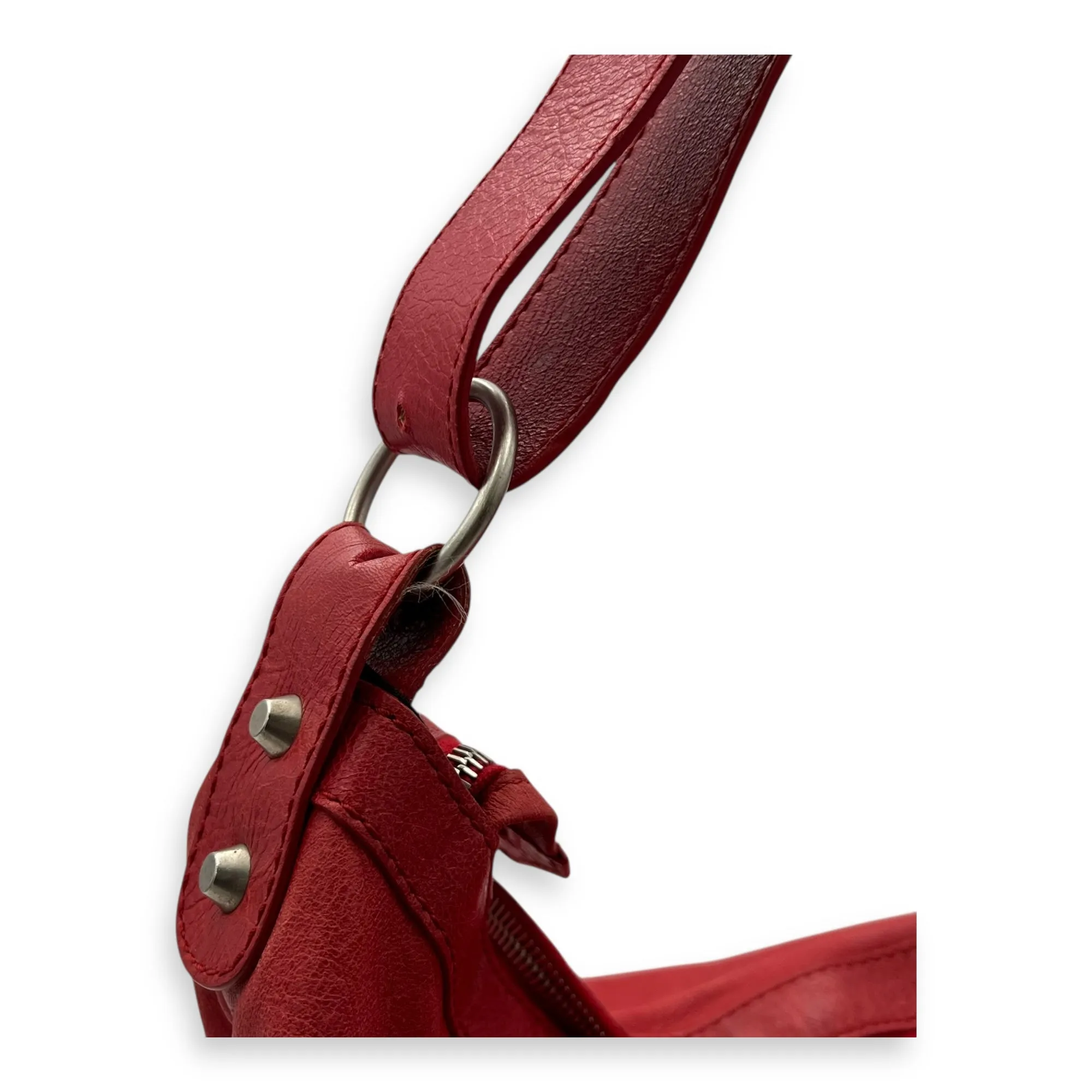 Vara Shoulder Bag Red in Distressed Leather, Silver hardware