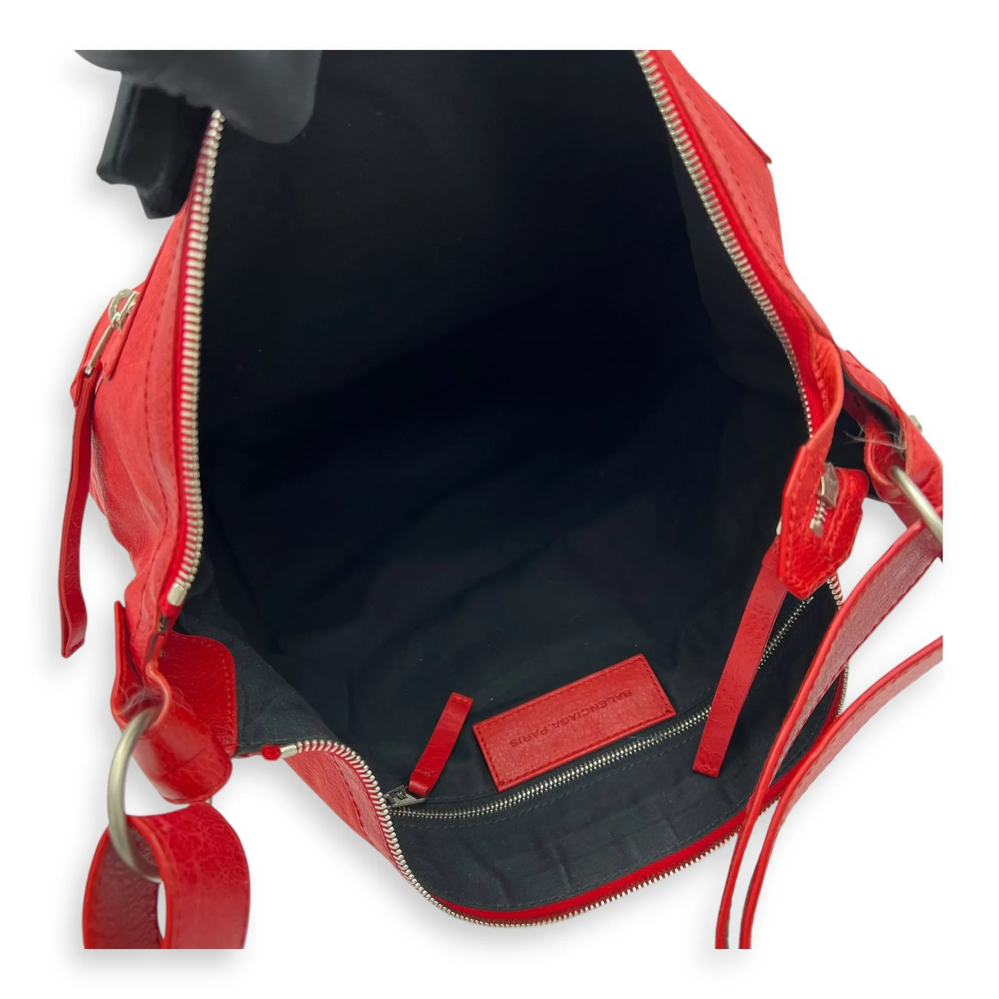 Vara Shoulder Bag Red in Distressed Leather, Silver hardware