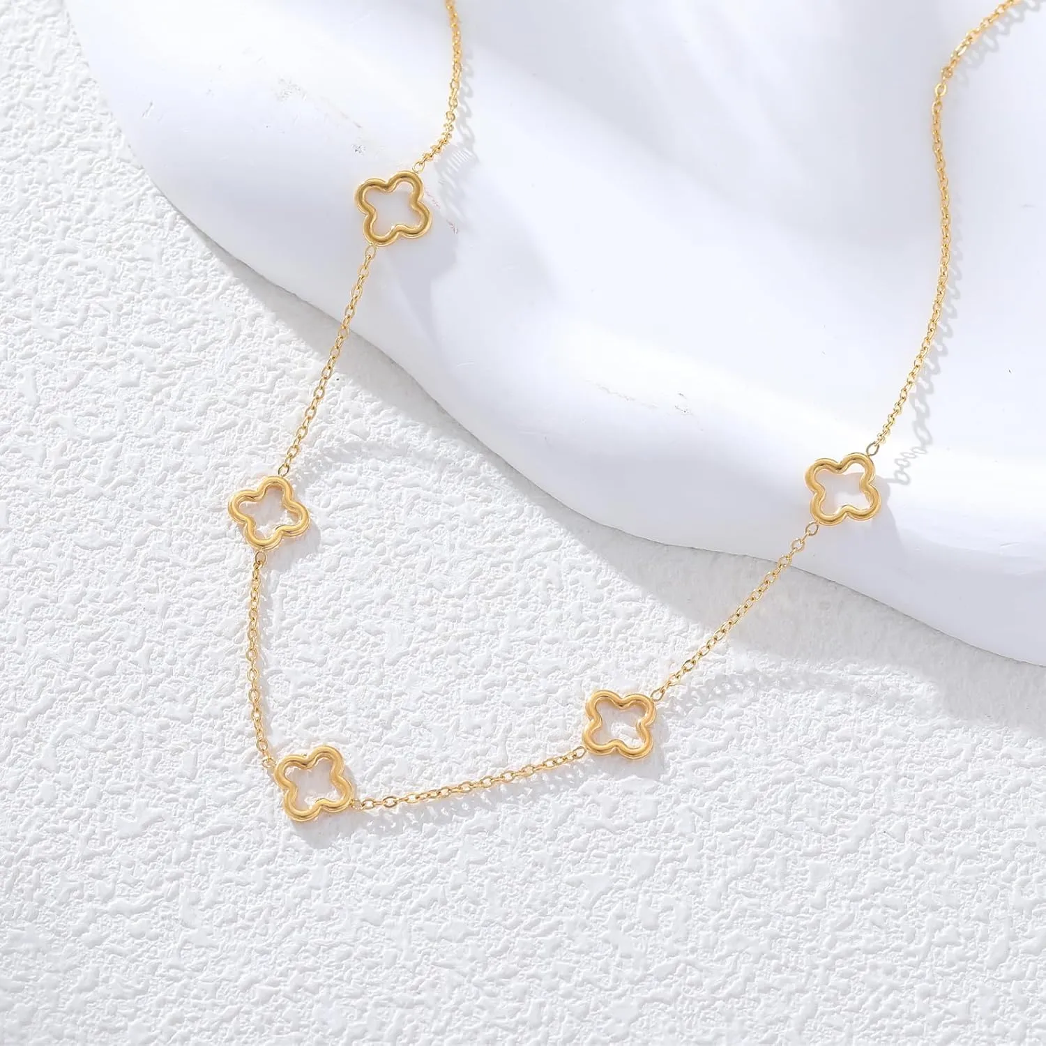 YADUDA Dainty Gold Silver Four Leaf Clover Necklace CZ Clover Pendant Station Necklaces for Women 18K Gold Plated Stainless Steel Lucky 4 Leaf Pendant Jewelry