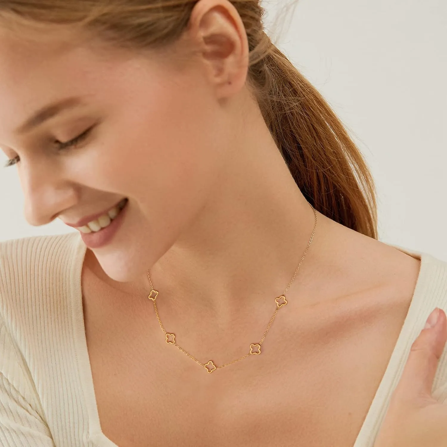 YADUDA Dainty Gold Silver Four Leaf Clover Necklace CZ Clover Pendant Station Necklaces for Women 18K Gold Plated Stainless Steel Lucky 4 Leaf Pendant Jewelry