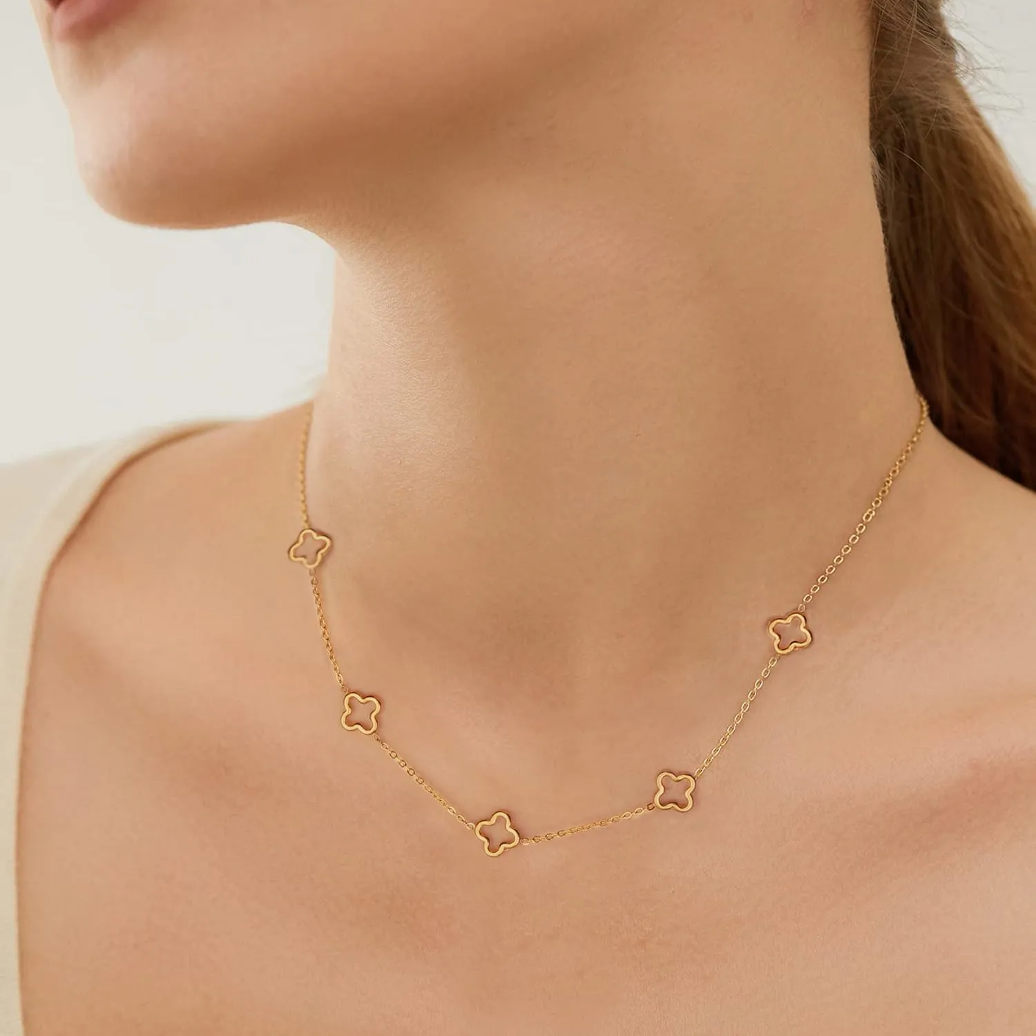 YADUDA Dainty Gold Silver Four Leaf Clover Necklace CZ Clover Pendant Station Necklaces for Women 18K Gold Plated Stainless Steel Lucky 4 Leaf Pendant Jewelry